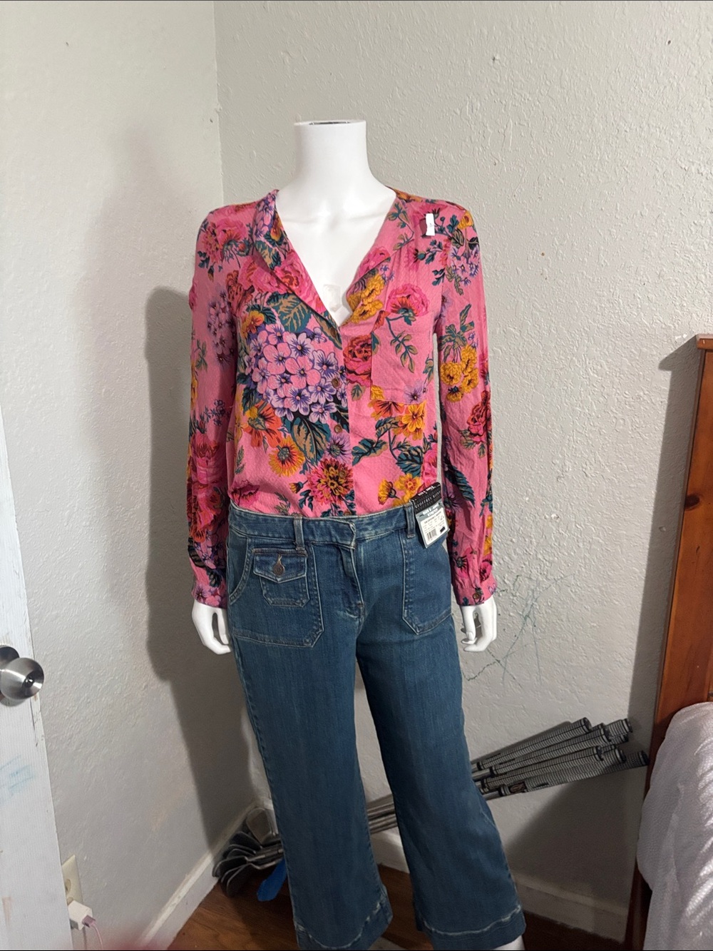Anthropologie Pink Floral V-Neck Button Blouse - Picture 7 of 12